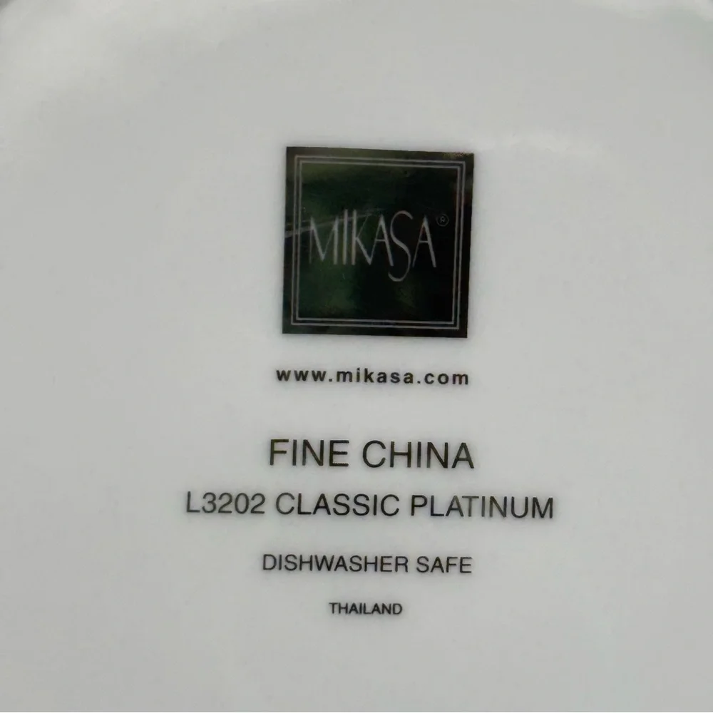 NWT Mikasa Classic Platinum (L3202) 10” Round Vegetable/ Fruit/ Side Dish Bowl